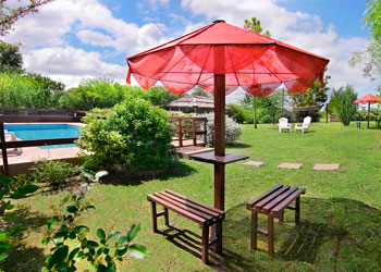 Piscina y gazebo